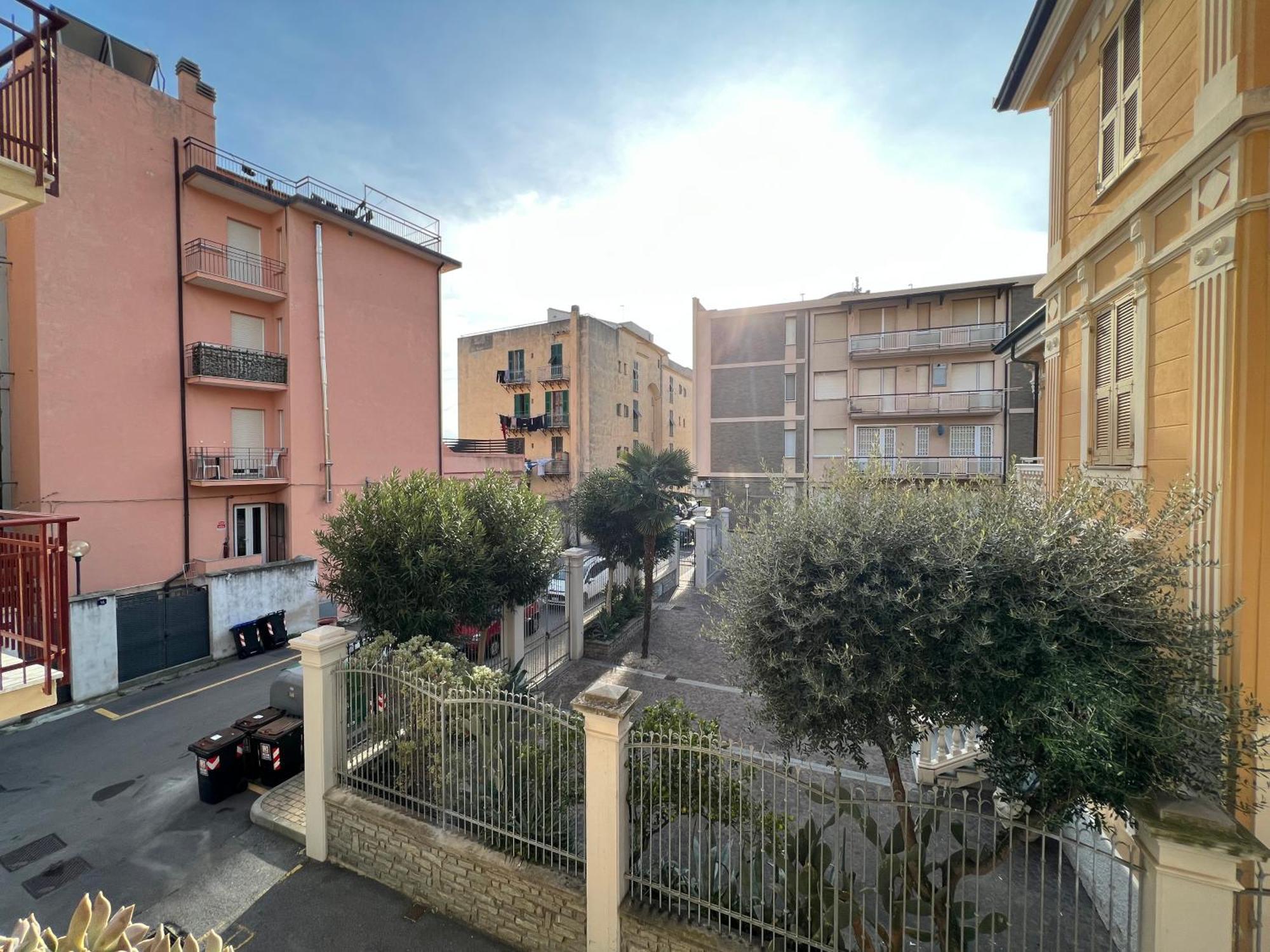 La Stella Marina - 150 Metri Dal Mare Con Box Auto Lägenhet Spotorno Exteriör bild